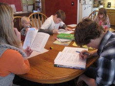 Educadora alerta para interesses e danos por trás da ‘homeschooling’ 