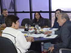 Audiência com prefeito discute piso de 2018 do município de Goiânia 