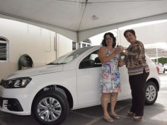 Vencedora da campanha de filiação do Sintego recebe as chaves do veículo 