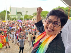28° Parada LGBTQIAPN+ de Goiânia reuniu mais de 100 mil pessoas