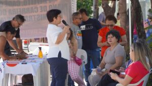 Administrativos/as em greve, doam sague pela Educação ao mesmo tempo que pedem socorro à Gestão Municipal