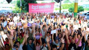 Em Assembleia, Administrativos/as da Educação mantém greve