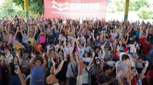 Em Assembleia, Administrativos/as da Educação retomam greve em Goiânia