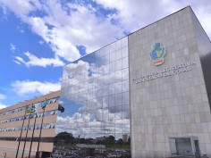 Mais uma vez, Governo de Goiás acaba com a Carreira de trabalhadores/as da Educação