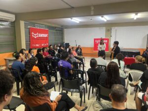 Em Assembleia, pais e trabalhadores/as definem próximos passos da luta
