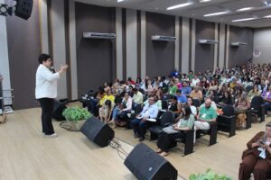 Em encontro de gestores/as, SINTEGO reforça cobrança pela redução das 32 aulas
