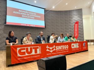 Auxiliares da Educação de Goiânia se reúnem para definir de luta pelo Piso