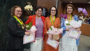 Educadoras são homenageadas com a Comenda Berenice Teixeira Artiaga na Assembleia Legislativa