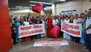 Vice-presidenta do SINTEGO, Ludmylla Morais, toma posse como vereadora de Goiânia e fortalece a voz da Educação