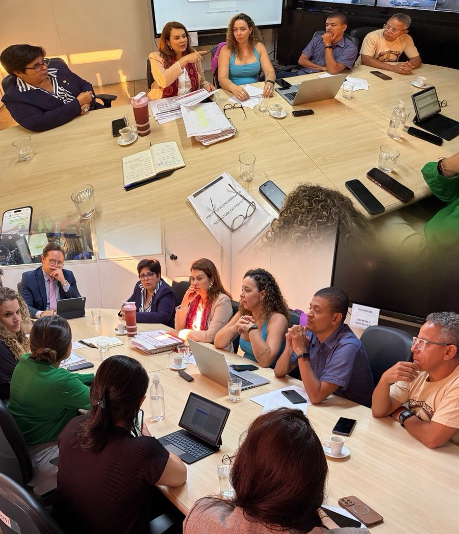 Plano de Carreira dos/as Administrativos/as é debatido na terceira reunião da Comissão