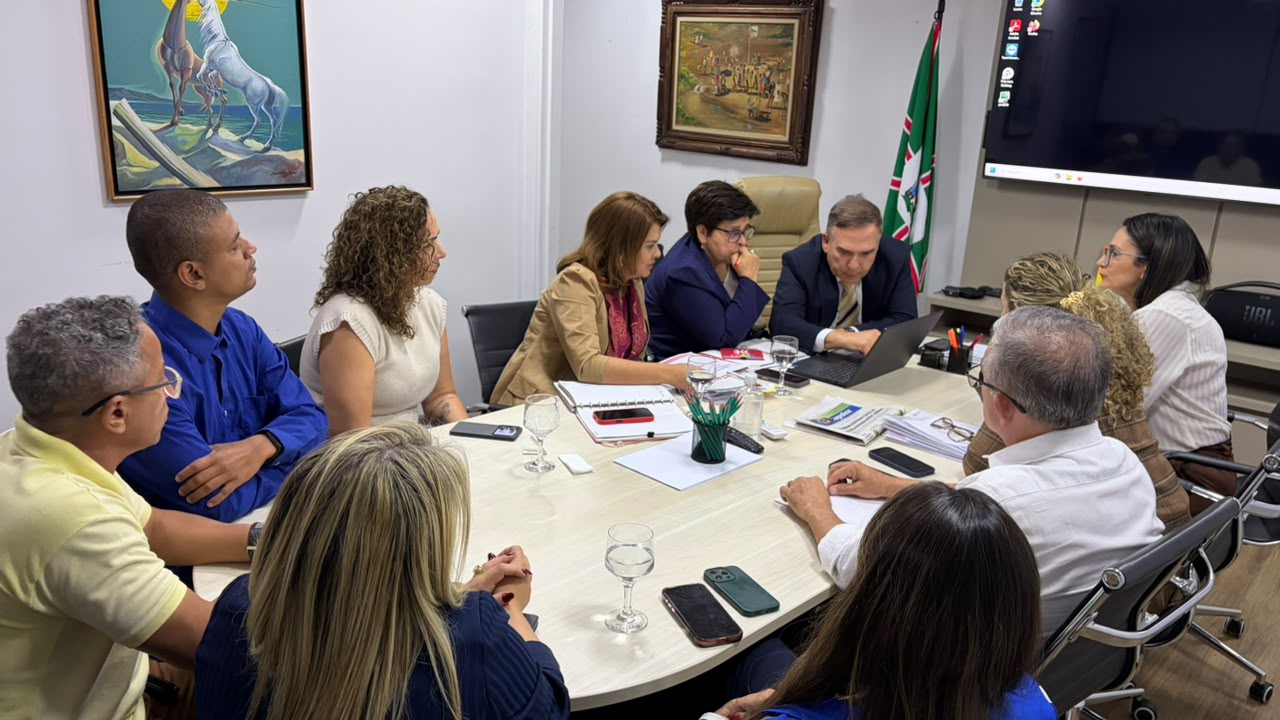 Audiência com prefeito Sandro Mabel à respeito do plano de carreira dos/as Administrativos/as